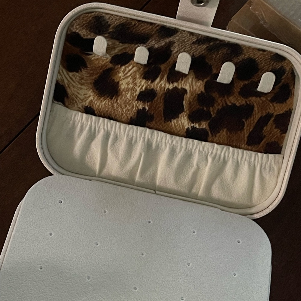 Jewelry box